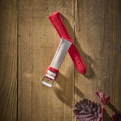 <span class="cat_name">Classic Watch strap</span><br><span class="material_name">Technical fabric</span><br><span class="color_name">Intense Red</span>